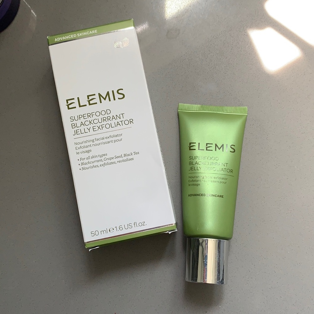 Elemis Superfood Blackcurrant Jelly Exfoliator